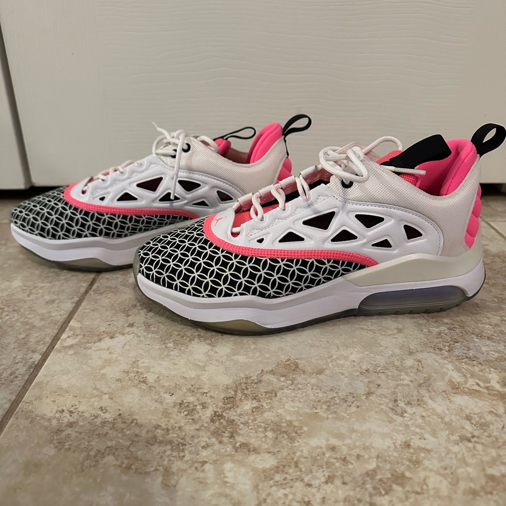 Women’s Nike Jordan Air Max 200 XX 'Chinese New Year' Sneakers - Picture 2 of 8